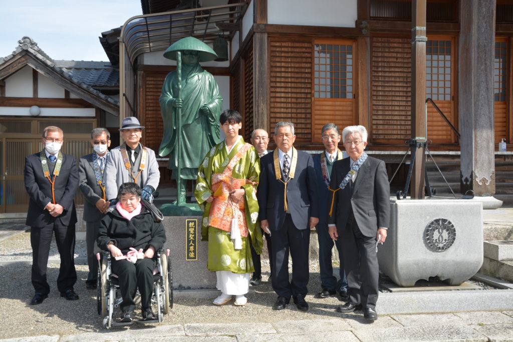 銅像／親鸞聖人像【１８０㎝／滋賀県】