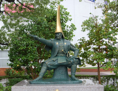 銅像/前田利長公座像【等身/高岡市】