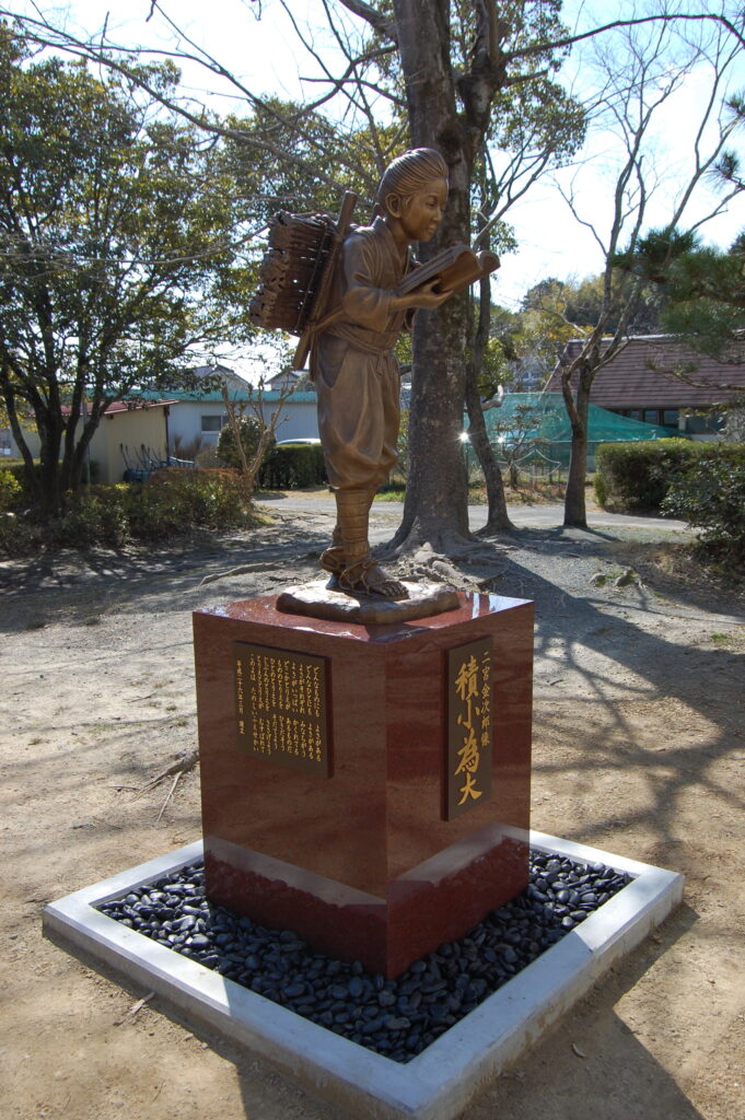 銅像／二宮金次郎像製作値段 - 富山県高岡市の彫刻の歴史ある会社