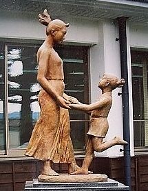 銅像／母子像「ふれあい」日展会員【審査員】田畑　功作【滋賀県】