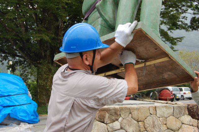 銅像/特別養護老人ホーム牧水園25周年記念事業/創設者菊池峰子御夫婦銅像建立【宮崎県日向市】