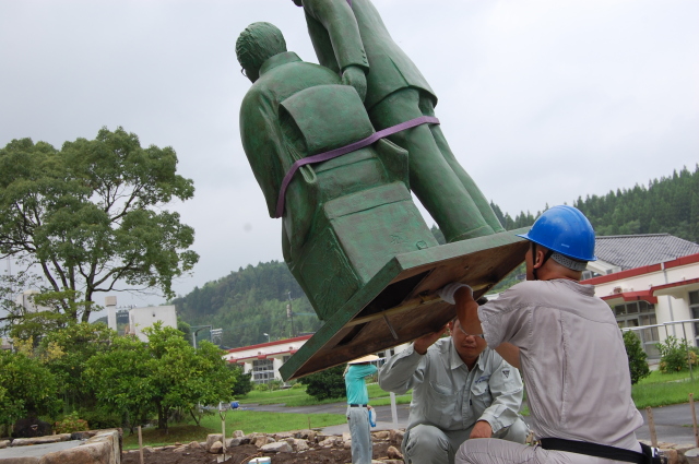 銅像/特別養護老人ホーム牧水園25周年記念事業/創設者菊池峰子御夫婦銅像建立【宮崎県日向市】