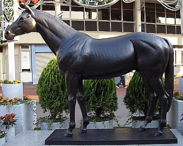 銅像/神馬銅像製作所 (有)田畑功彫刻研究所【日展審査員作】