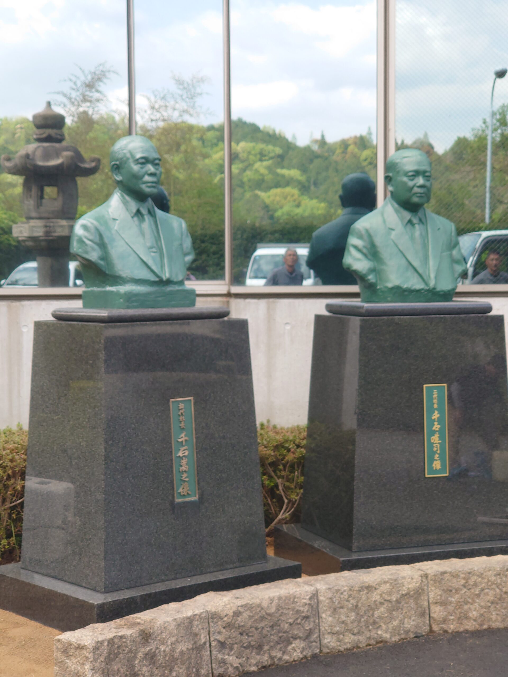 胸像／（株）千石　２代目千石唯司氏の胸像を建立【兵庫県加西市】